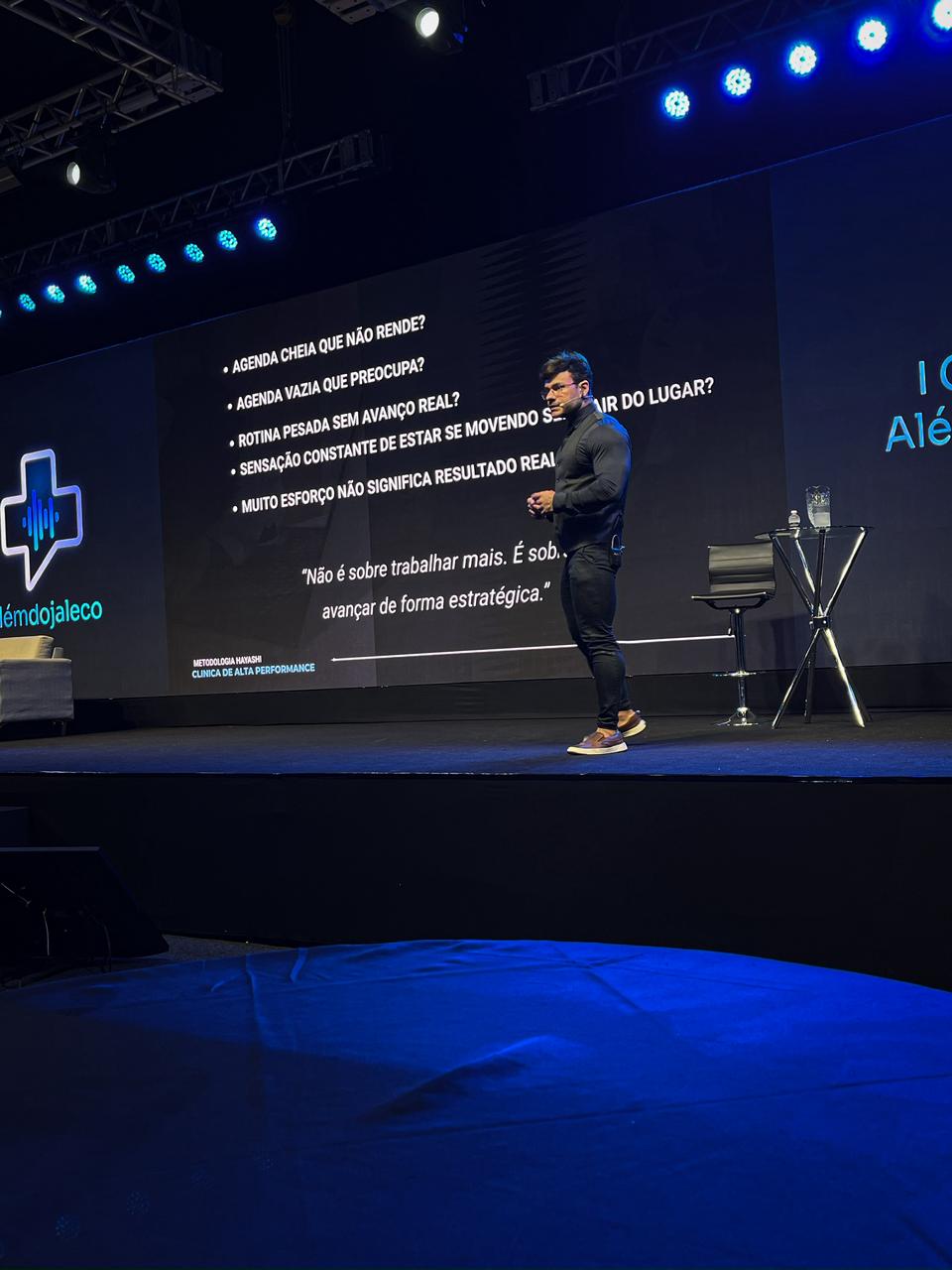 Dr. Hayashi palestrando